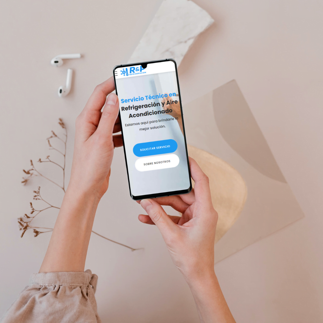 Pantalla de movil donde muestra el inicio del sitio web de R&P Refrigeración | Diseños de Paginas Web